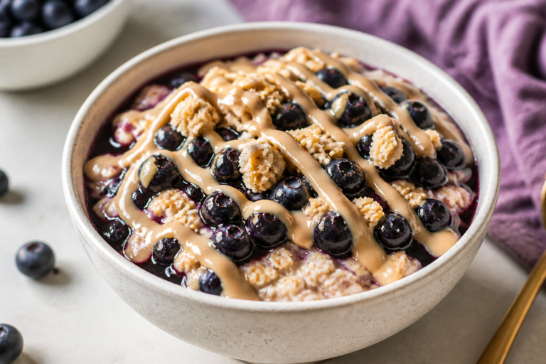 Blueberry Cobbler Protein Oatmeal – A Cozy, High-Protein Breakfast You’ll Crave