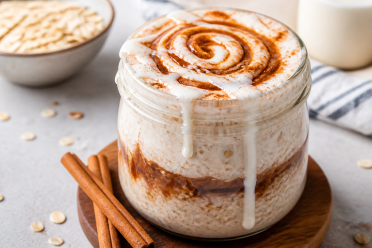 Cinnamon Roll High Protein Overnight Oats – A Cozy, Make-Ahead Breakfast
